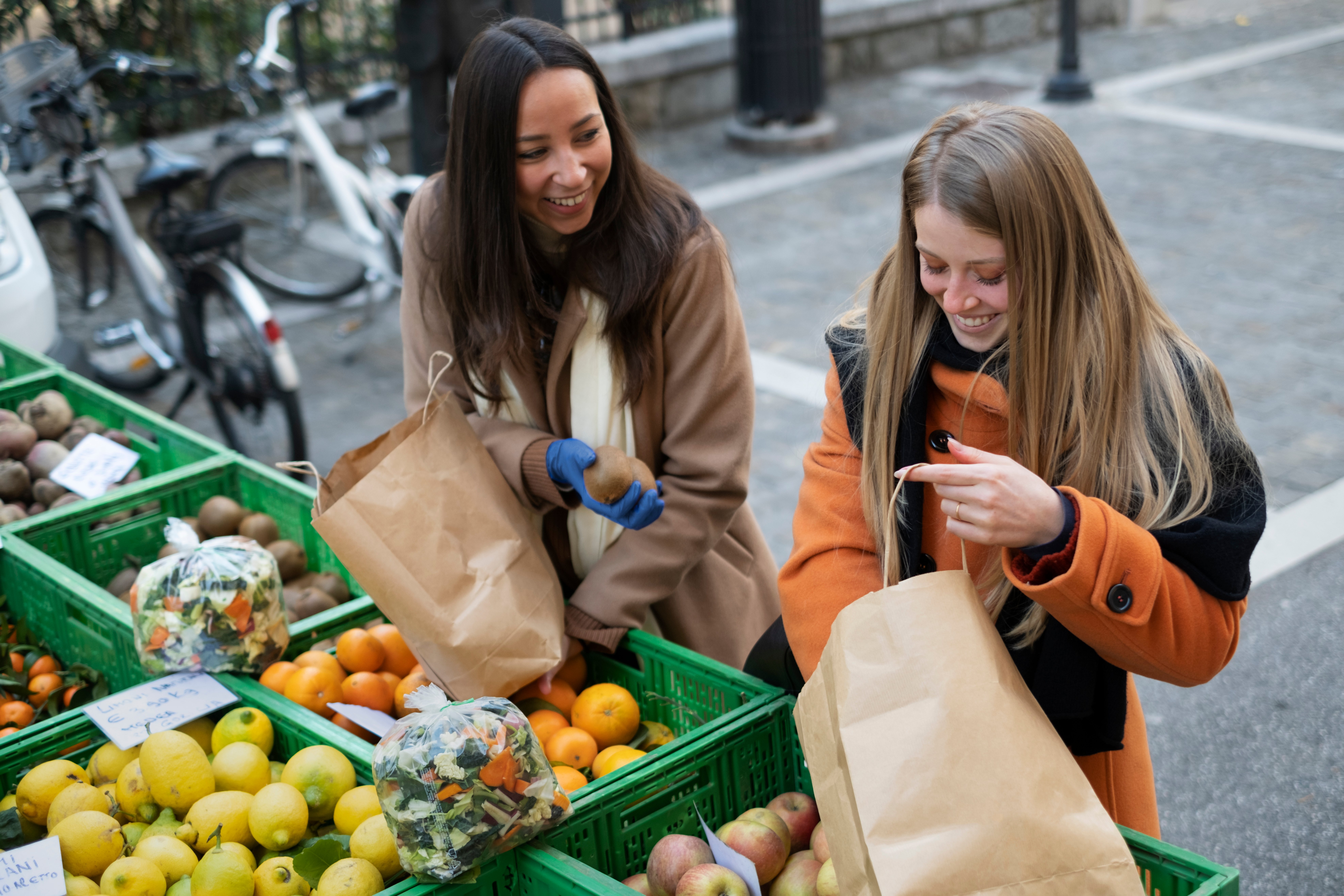 close-up-women-doing-groceries
