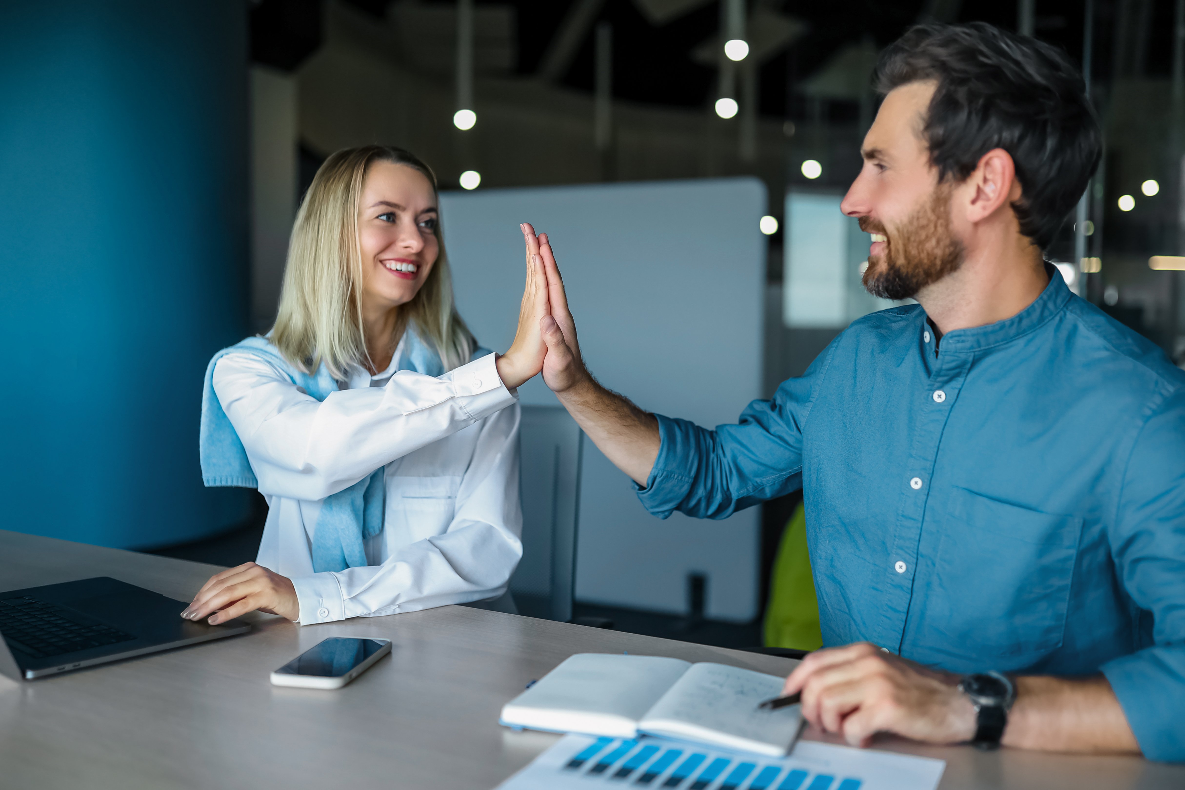 professionals-working-together-office
