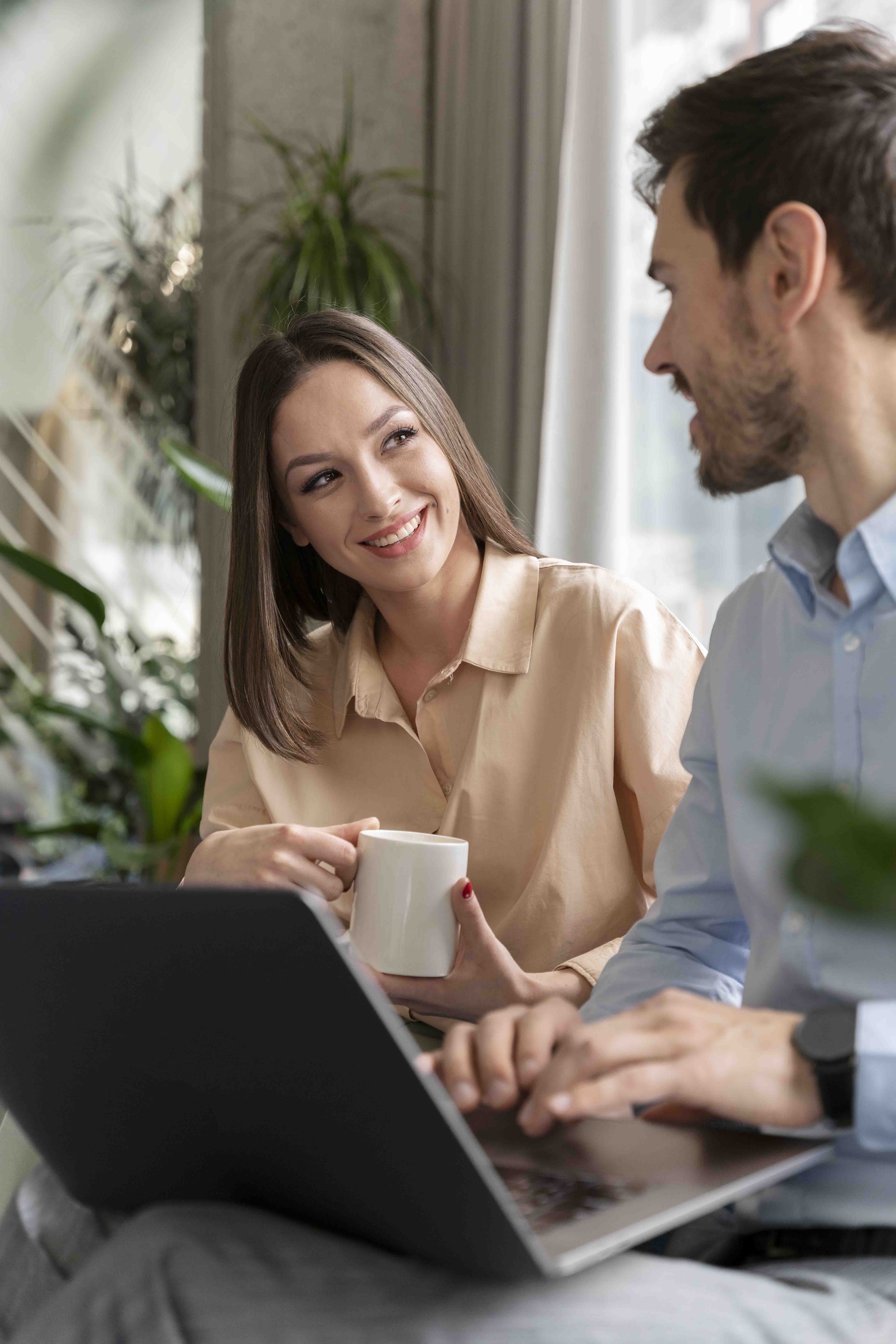 smiley-business-man-woman-working-together-office-with-laptop-1